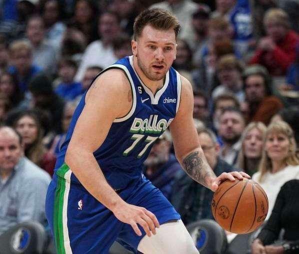 关于Karsa连续十二场比赛得分超过关键助攻，独行侠挑战极限！的信息