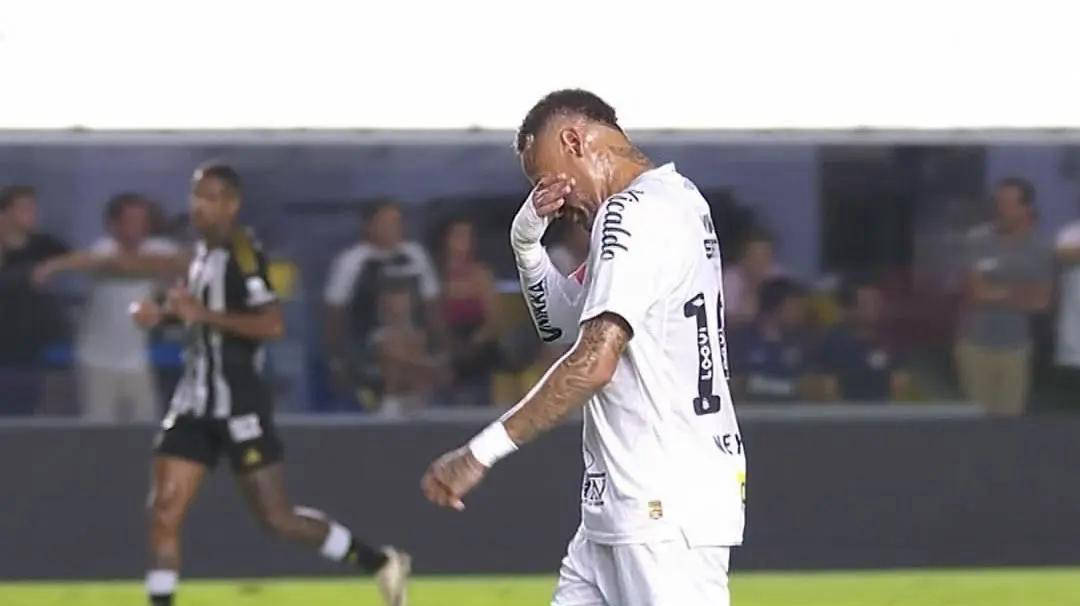 内马尔在雄鹿比赛中表现优异，重返赛场引发热议！的简单介绍