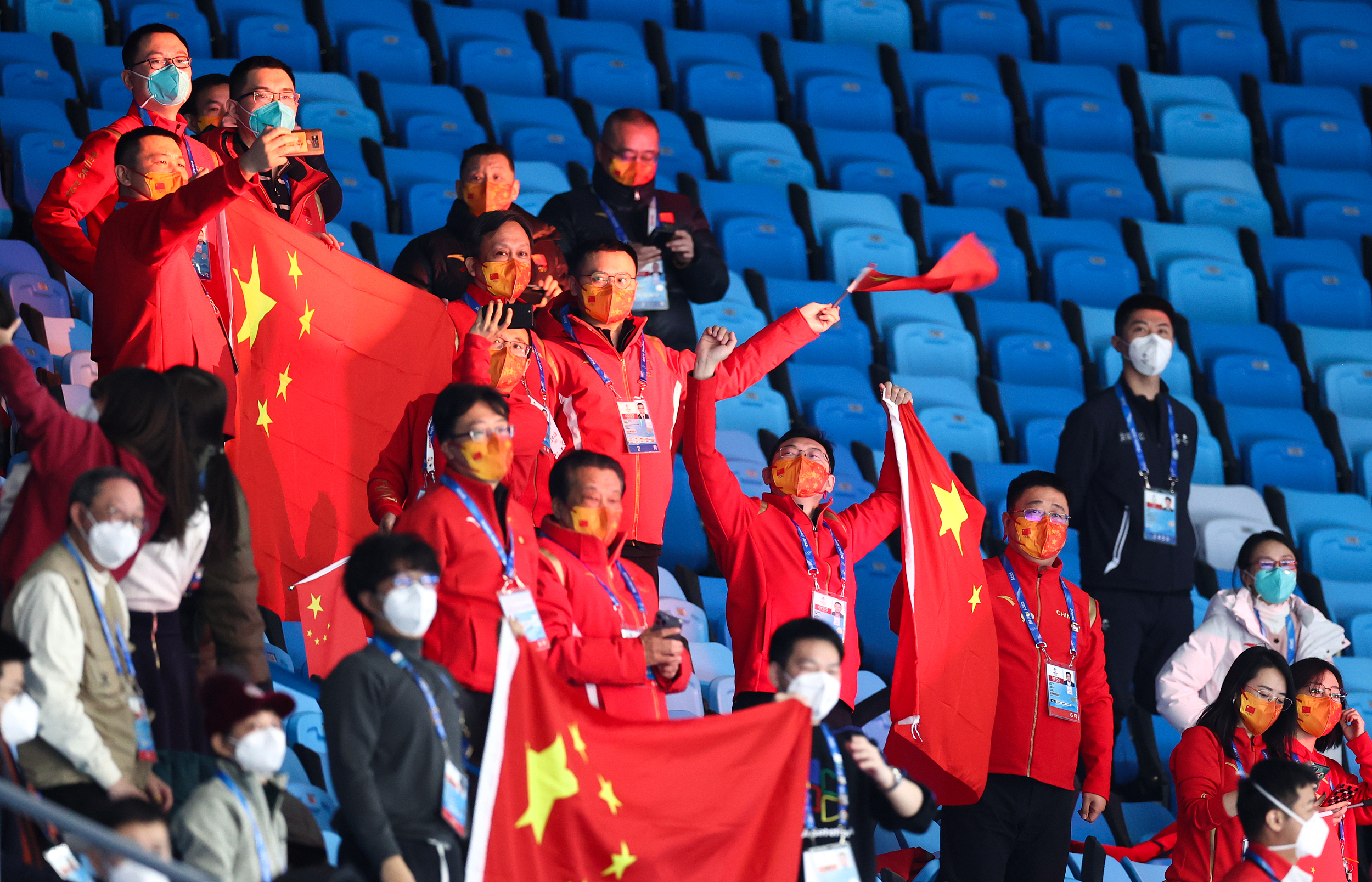 莎拉波娃重返赛场，重返赛场首场状态出色，中国队观众沸腾！的简单介绍